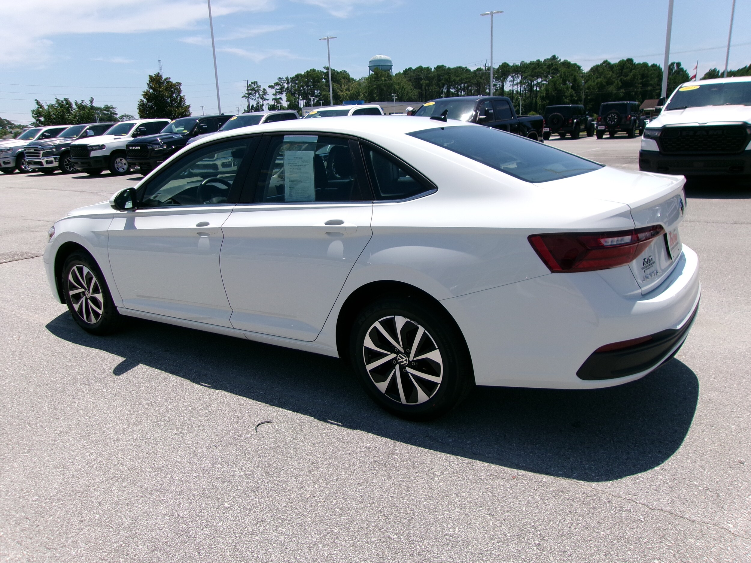 2024 Volkswagen Jetta 1.5T S photo 2