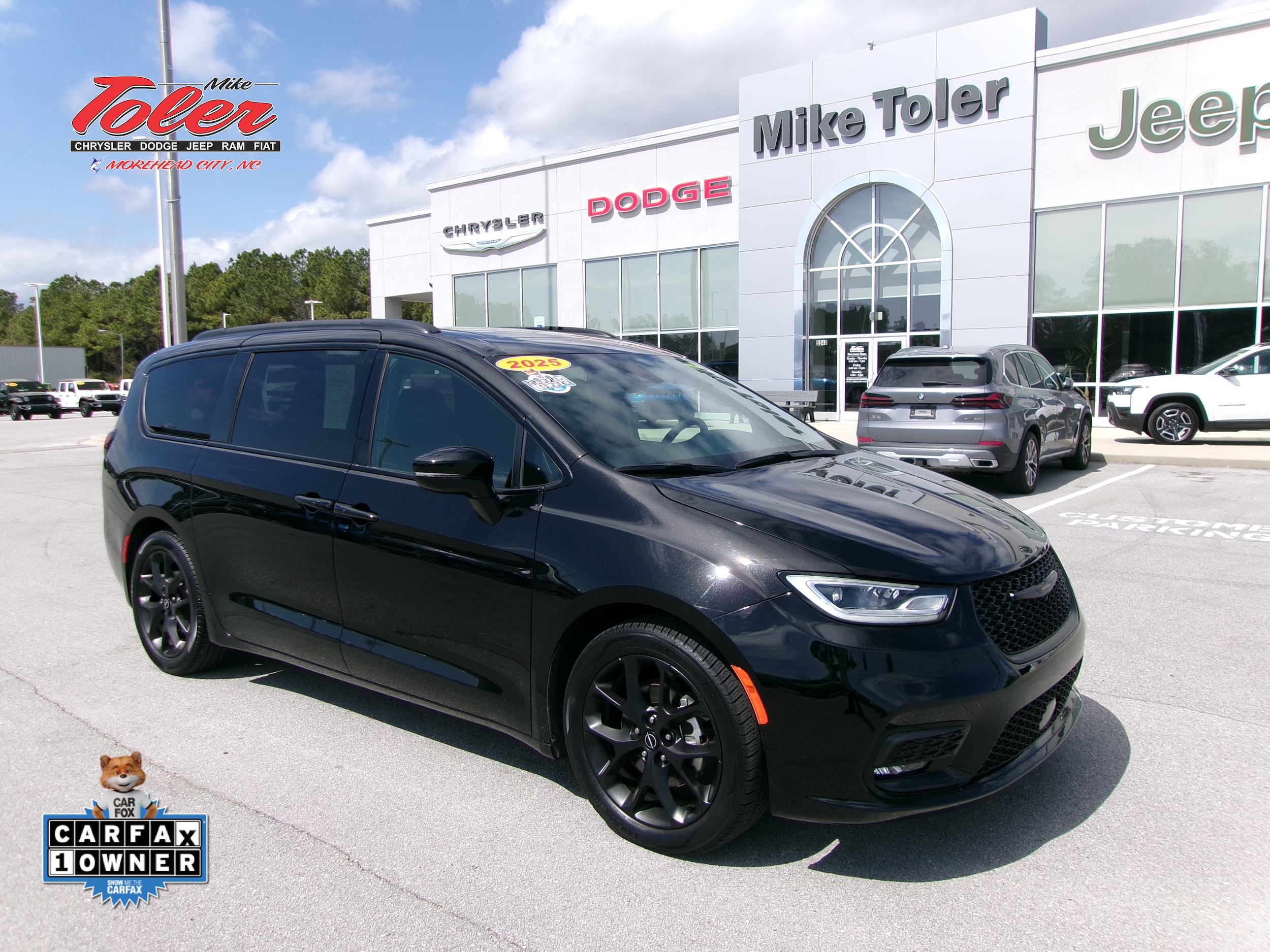 2025 Chrysler Pacifica Limited's photo