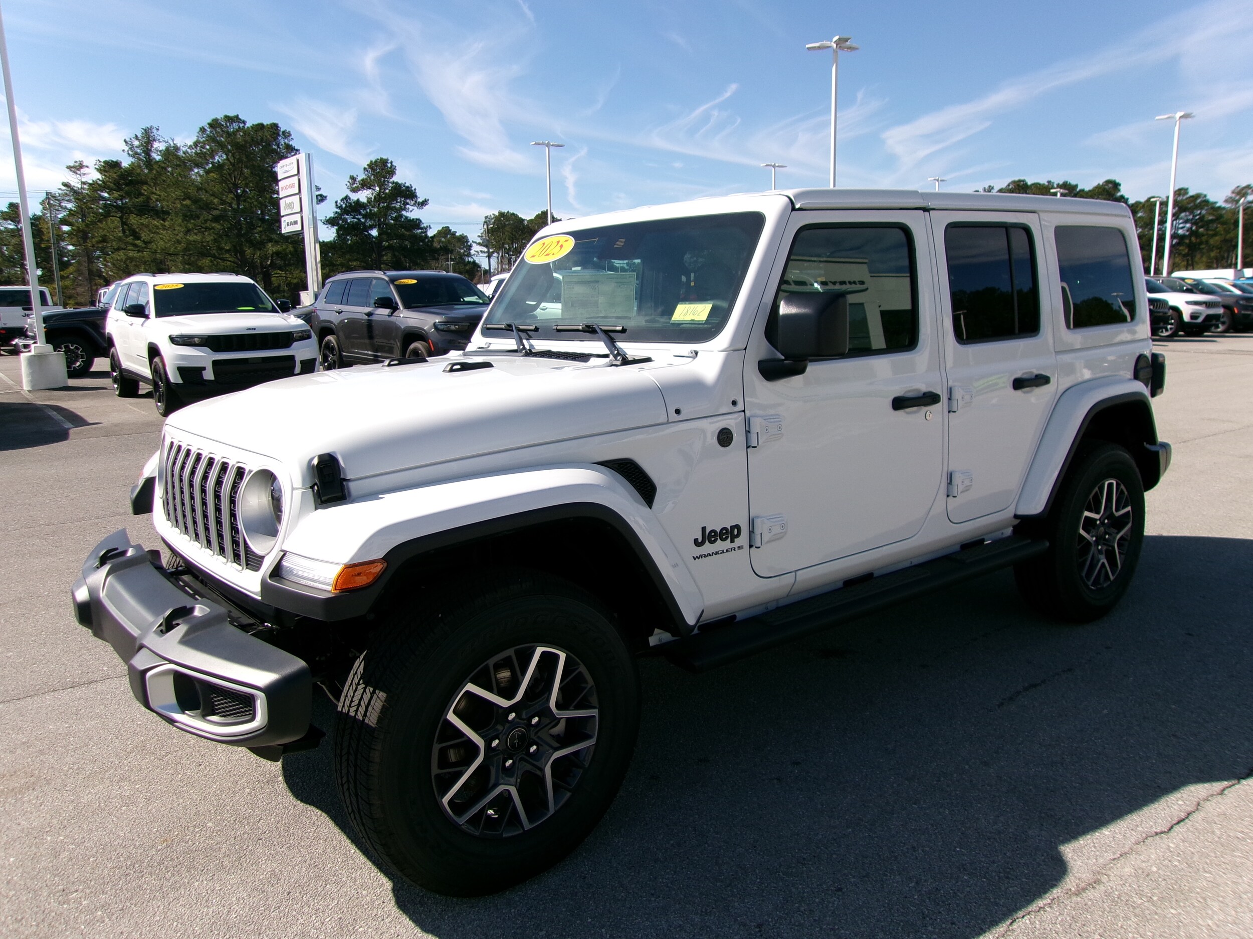 2025 Jeep Wrangler Sahara photo 2