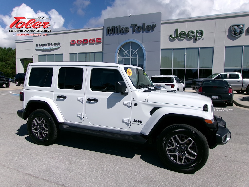 New 2025 Jeep Wrangler 4-DOOR SAHARA Sport Utility