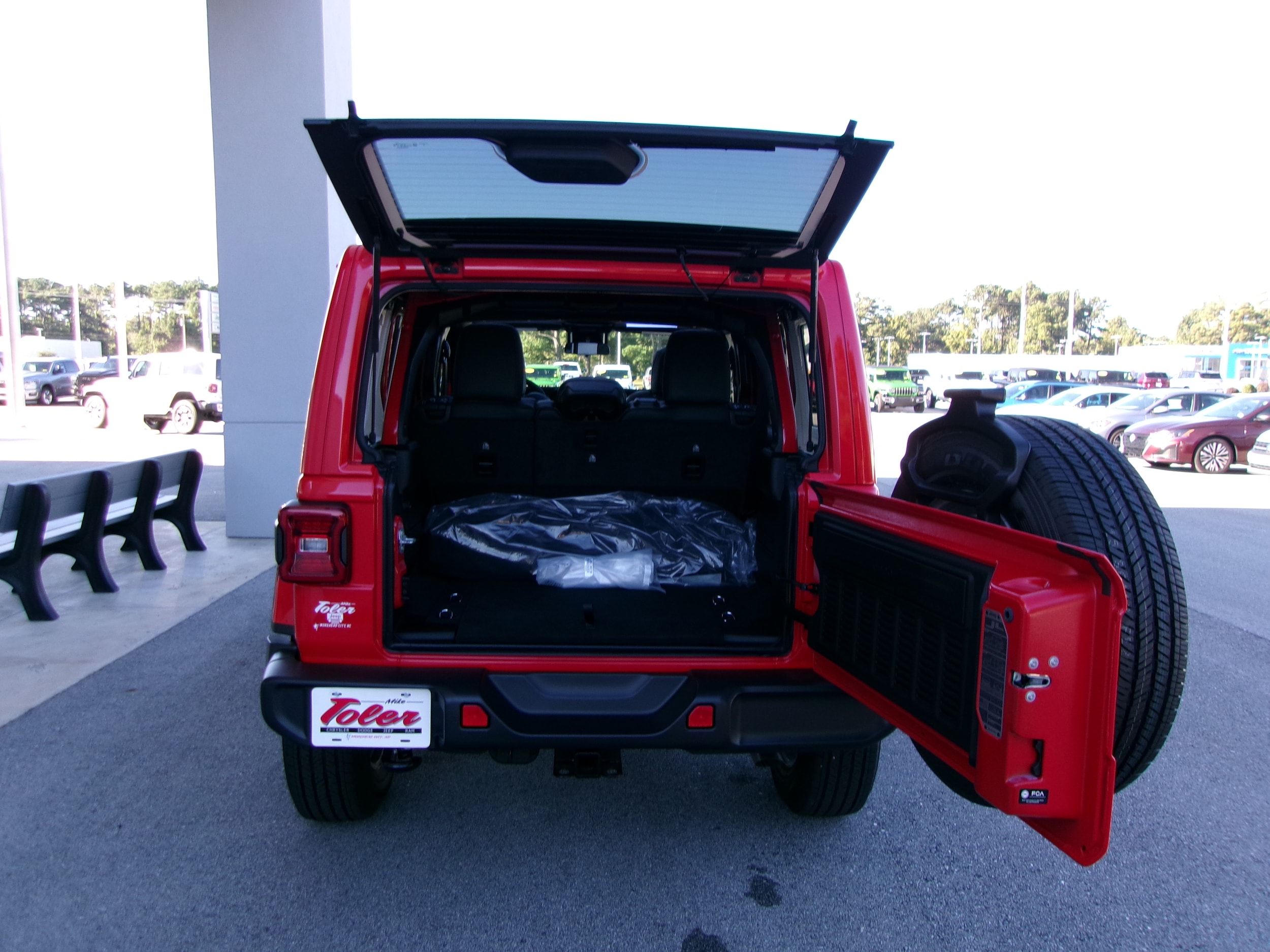 2025 Jeep Wrangler 4-Door Sahara - Photo 20