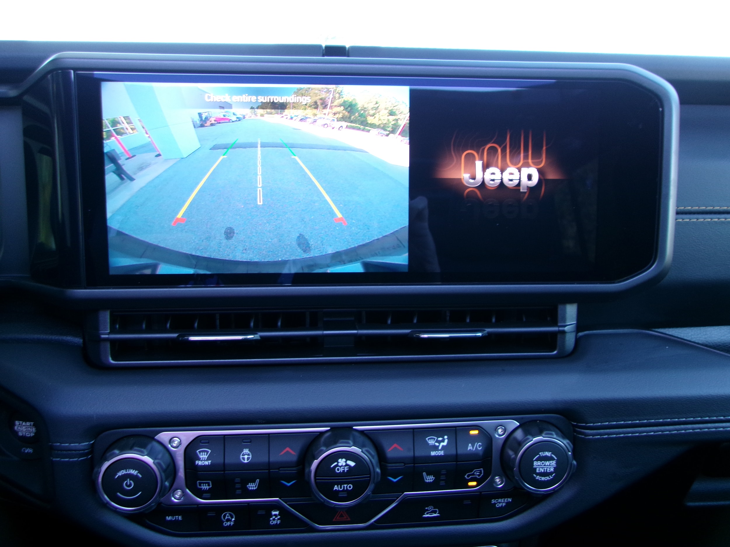 2025 Jeep Wrangler 4-Door Sahara - Photo 17