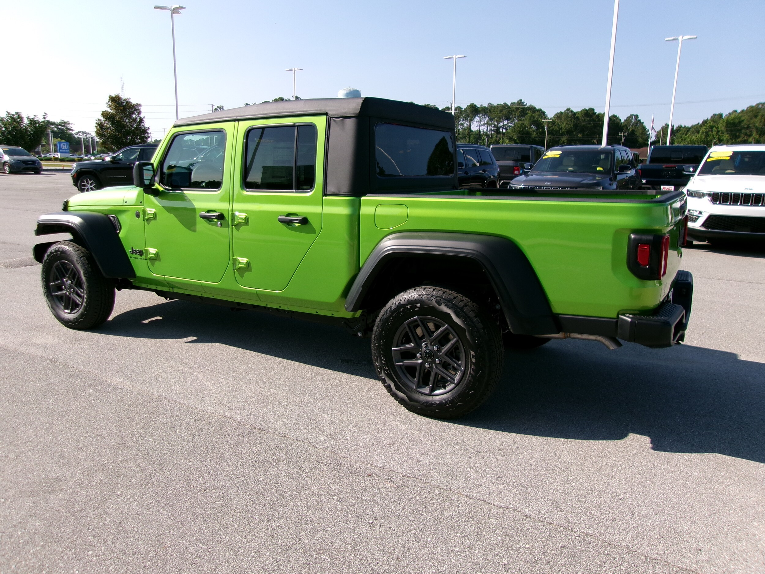 2025 Jeep Gladiator Sport S photo 2