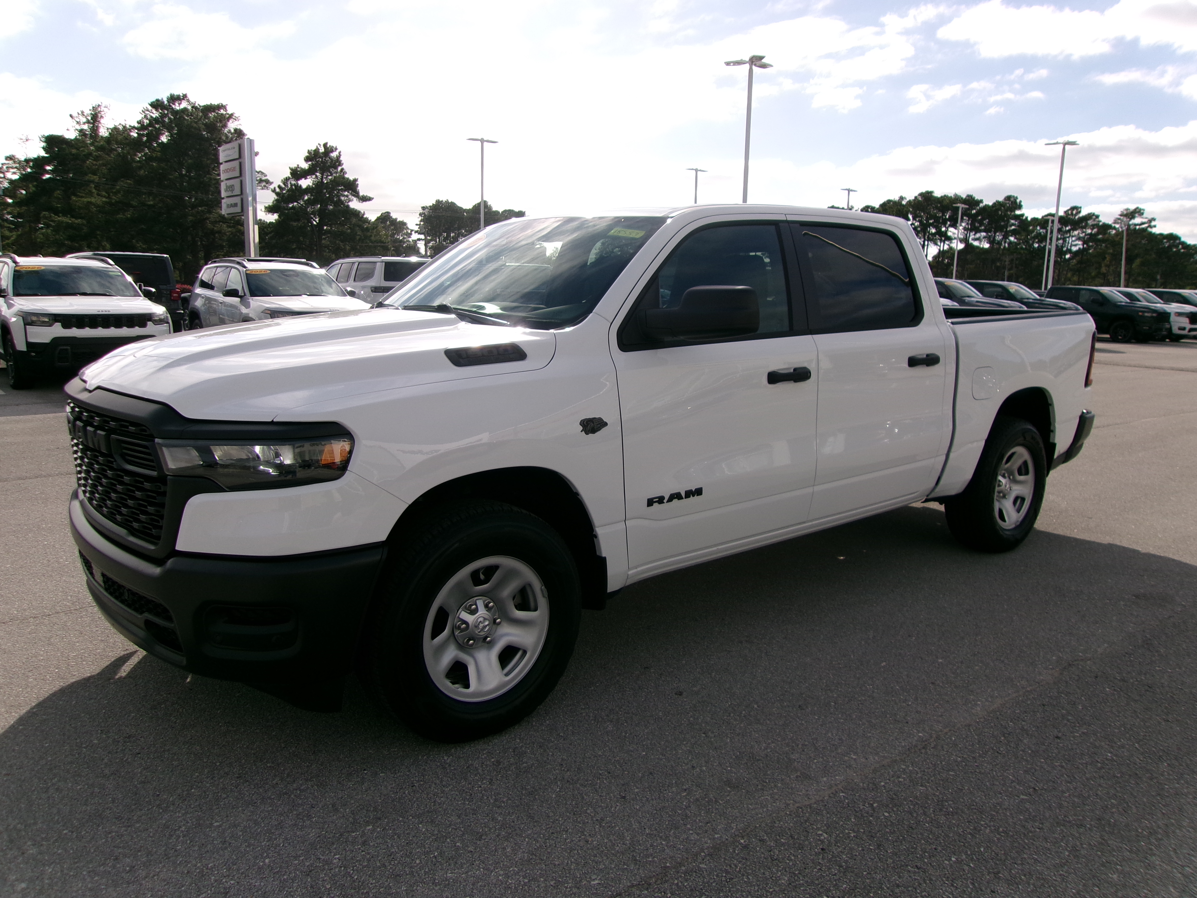 2027 Ram 1500 TRADESMAN CREW CAB 4X4 5'7 BOX Pickup