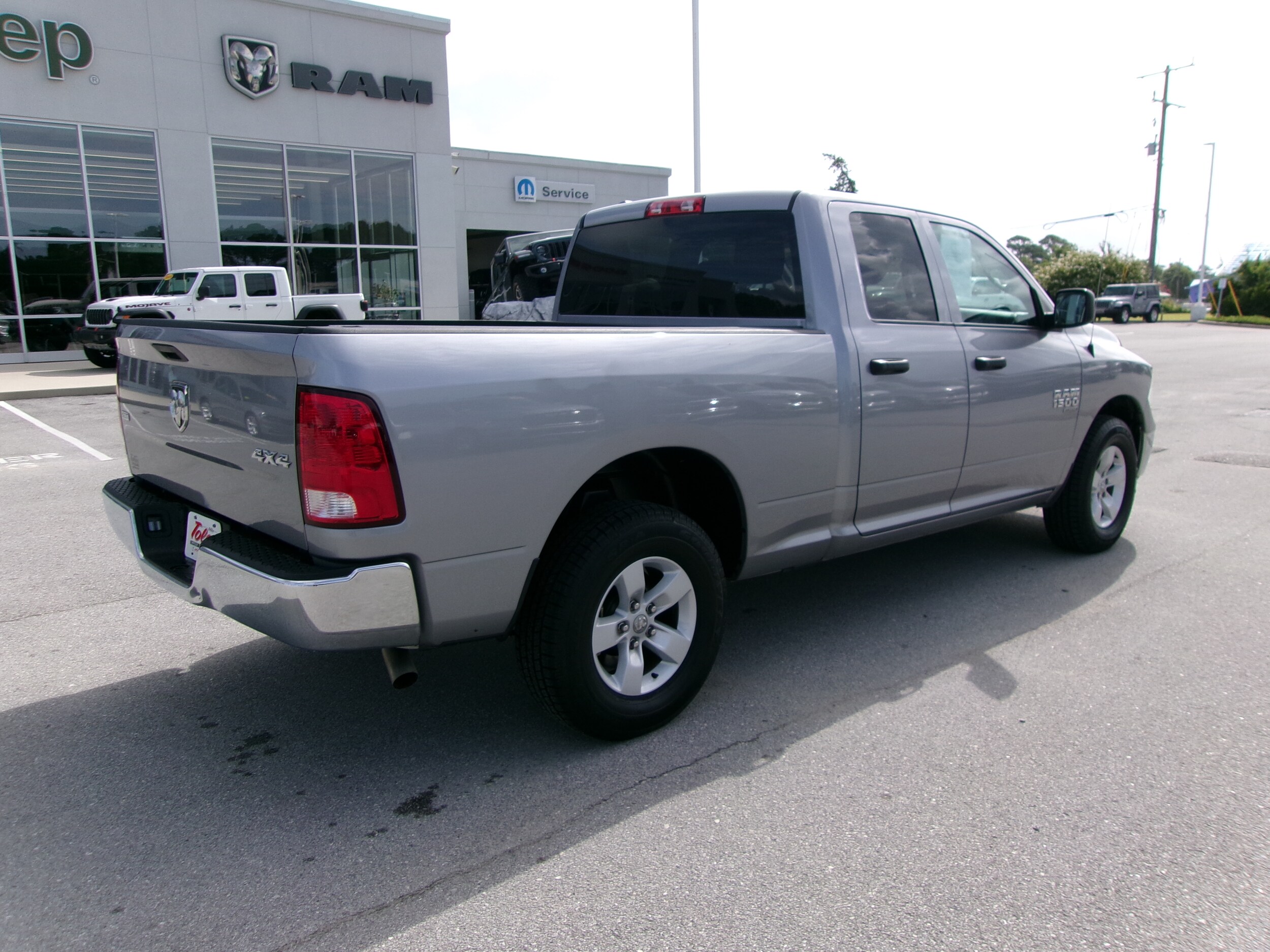 2024 Ram 1500 Classic SLT photo 3