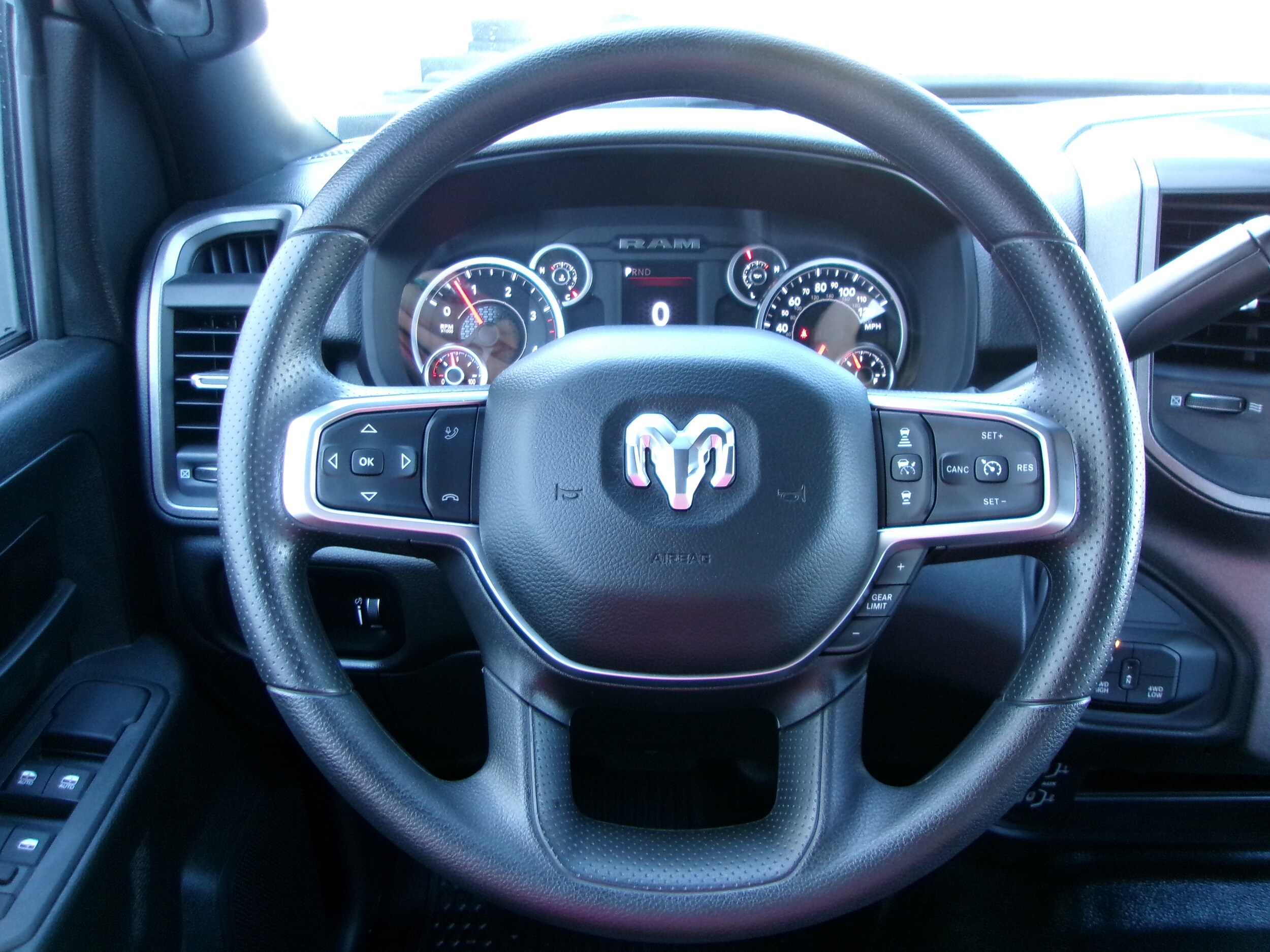 2025 RAM 3500 Tradesman - Photo 9
