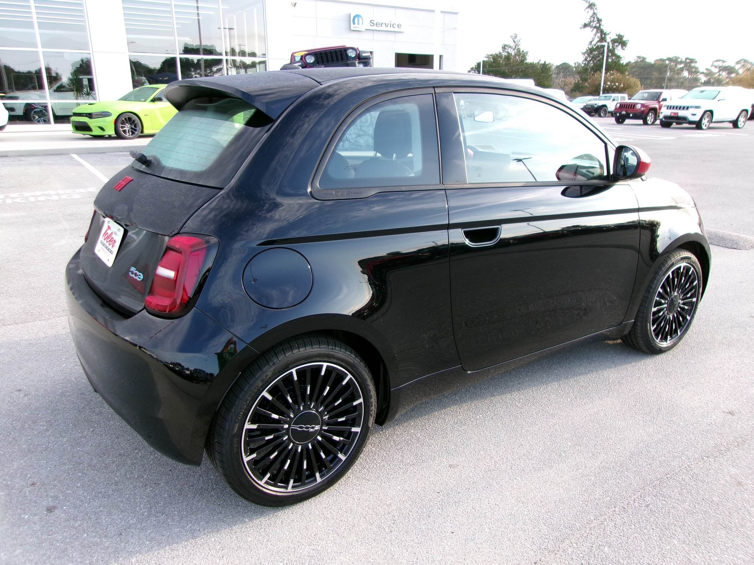 2024 Fiat 500e Red photo 3
