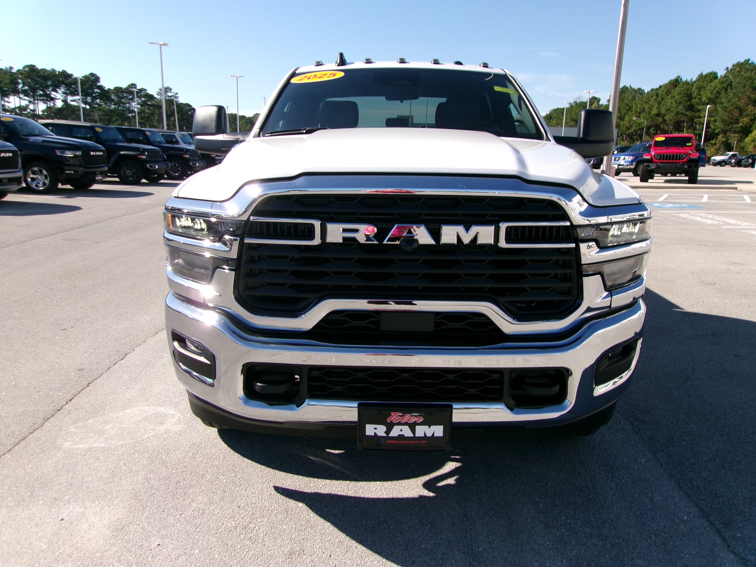 2025 RAM 3500 Tradesman - Photo 6