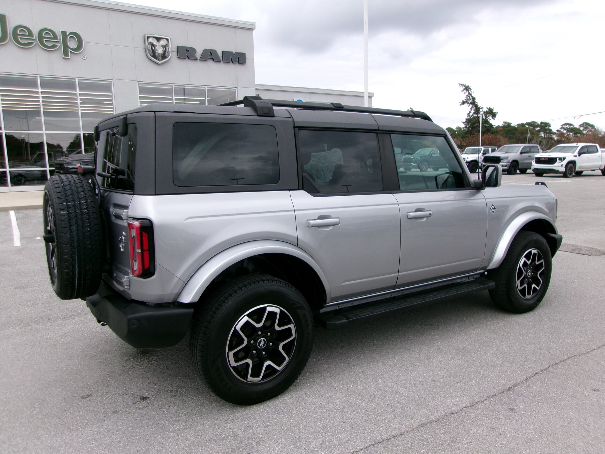 2022 Ford Bronco Outer Banks photo 3