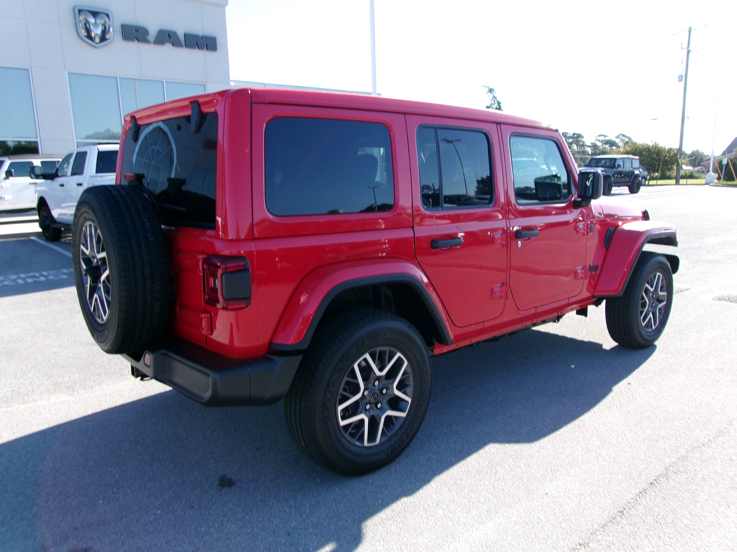 2025 Jeep Wrangler Sahara photo 3