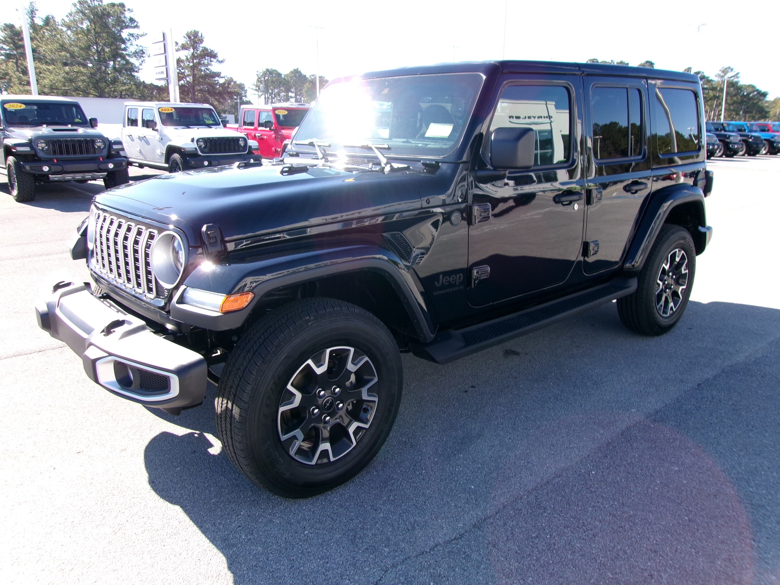 2025 Jeep Wrangler Sahara photo 2