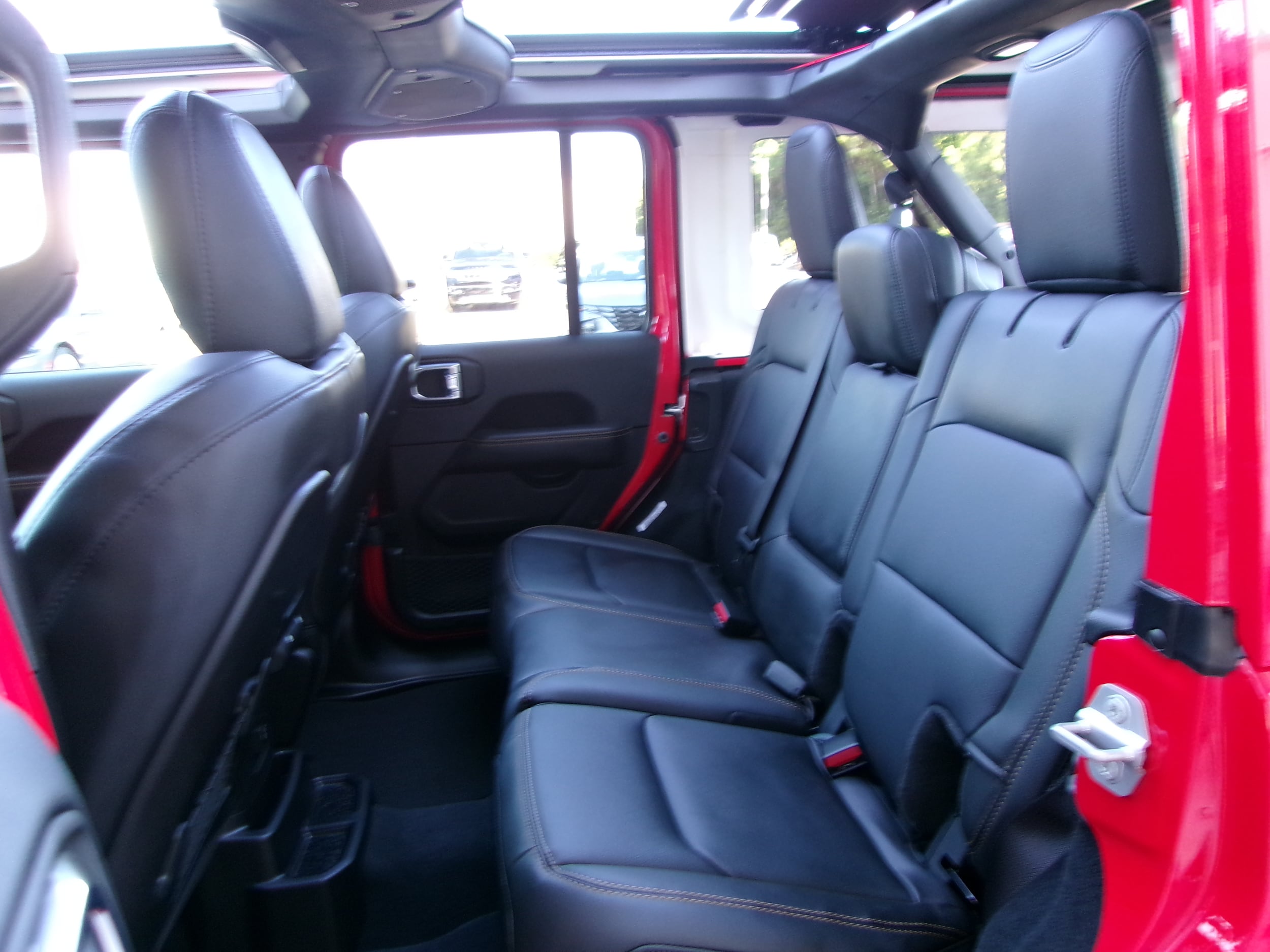 2025 Jeep Wrangler 4-Door Sahara - Photo 18