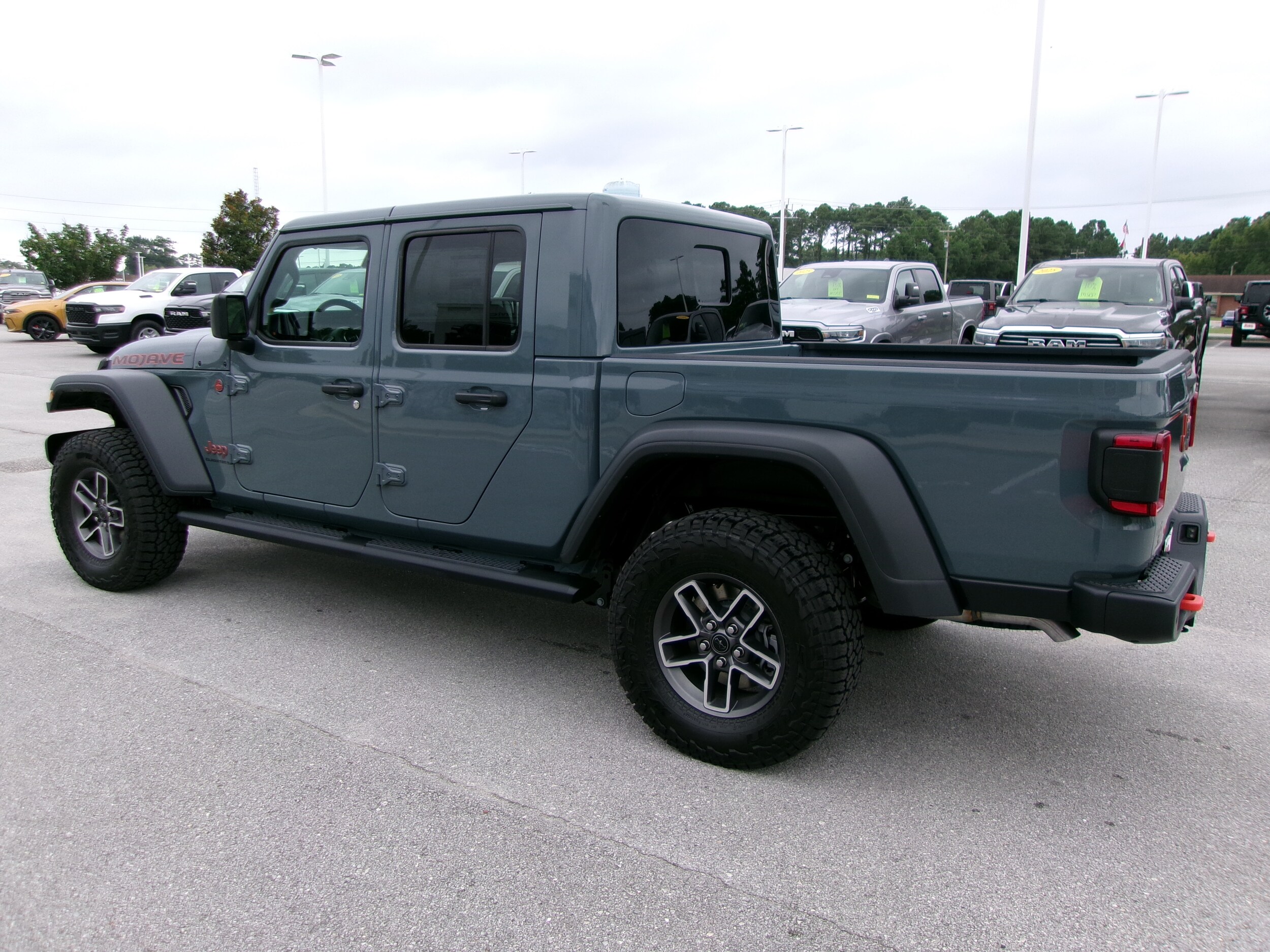 2025 Jeep Gladiator Mojave photo 3
