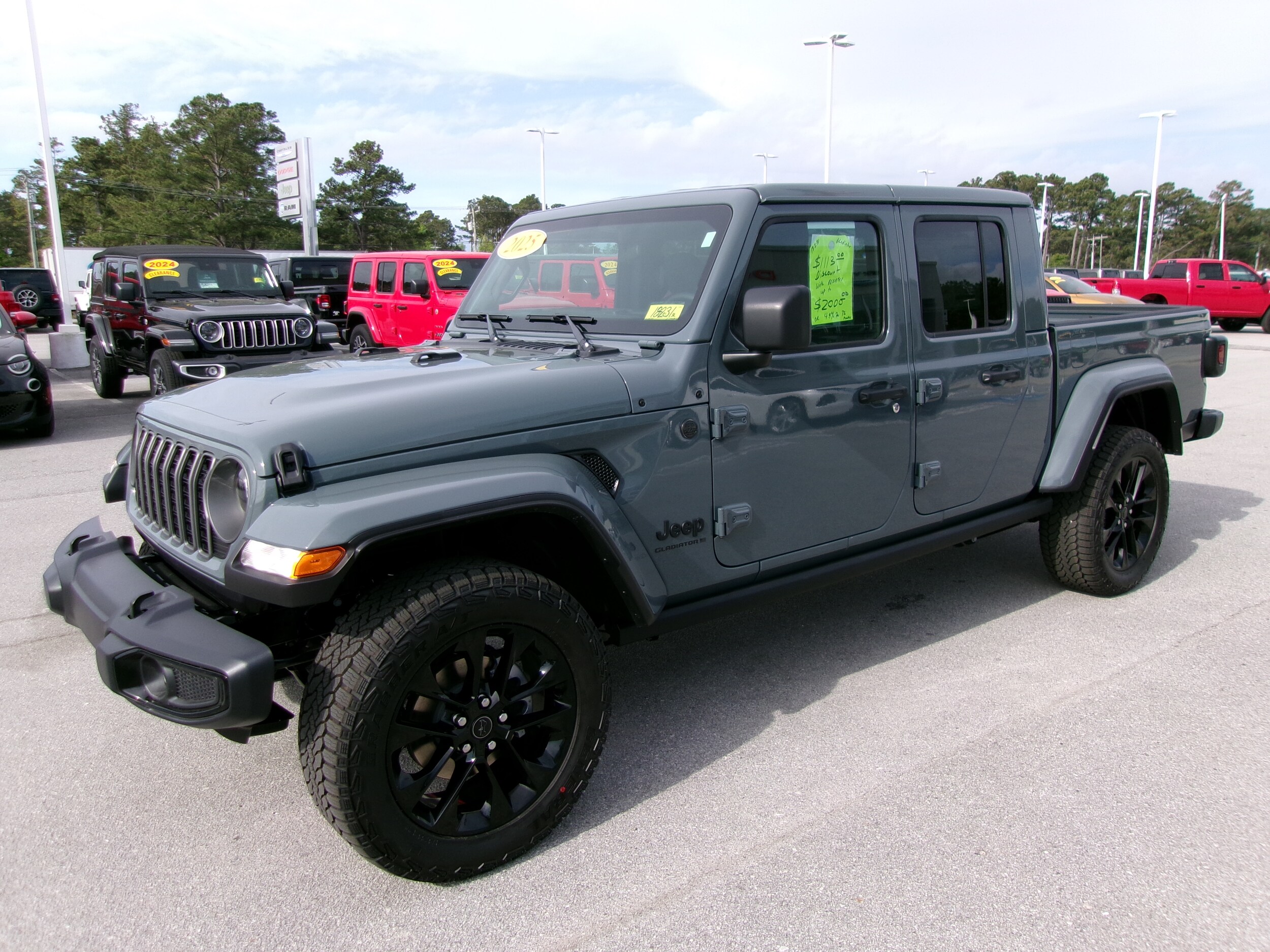 2025 Jeep Gladiator Sport photo 2