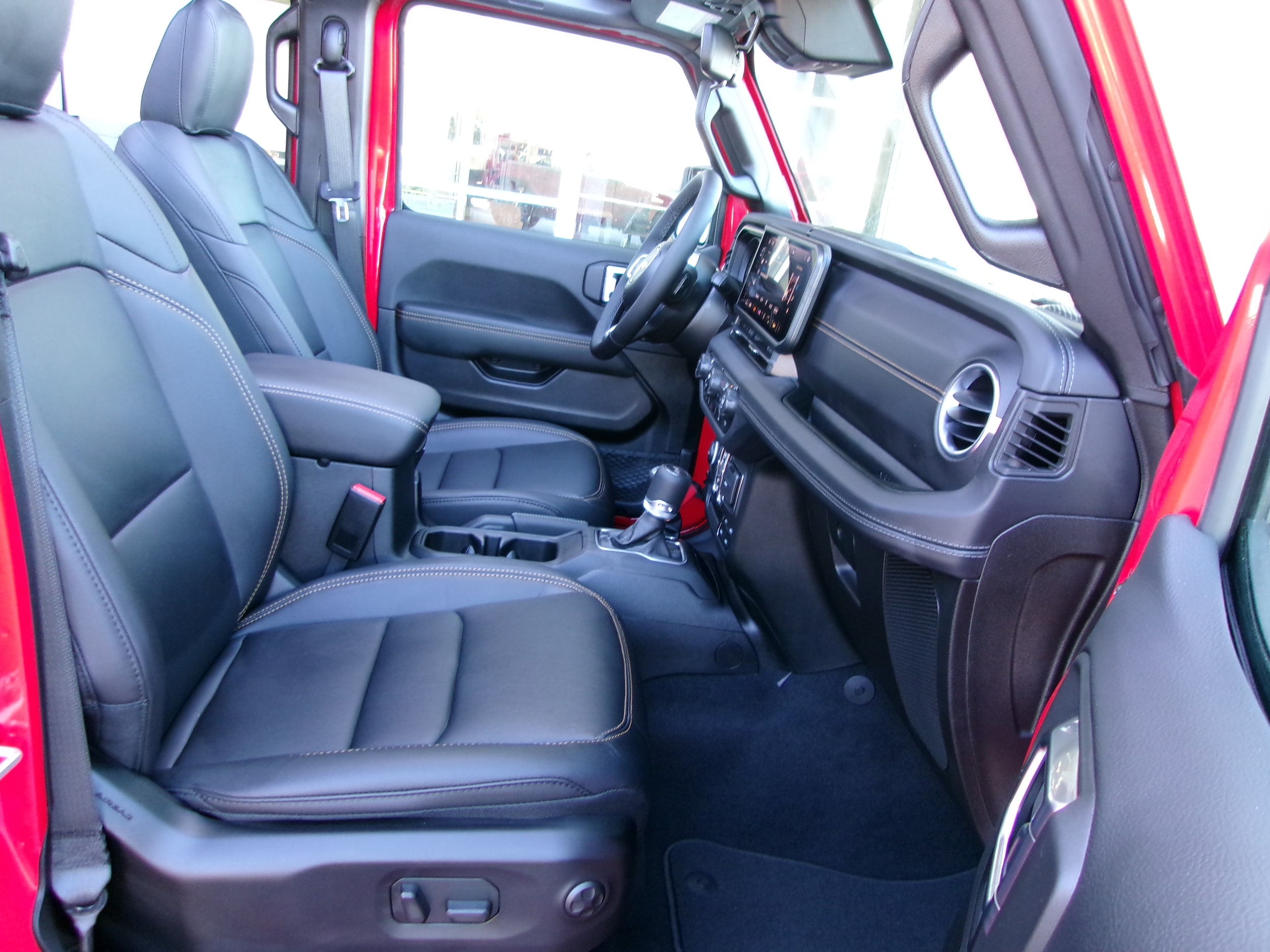 2025 Jeep Wrangler 4-Door Sahara - Photo 19