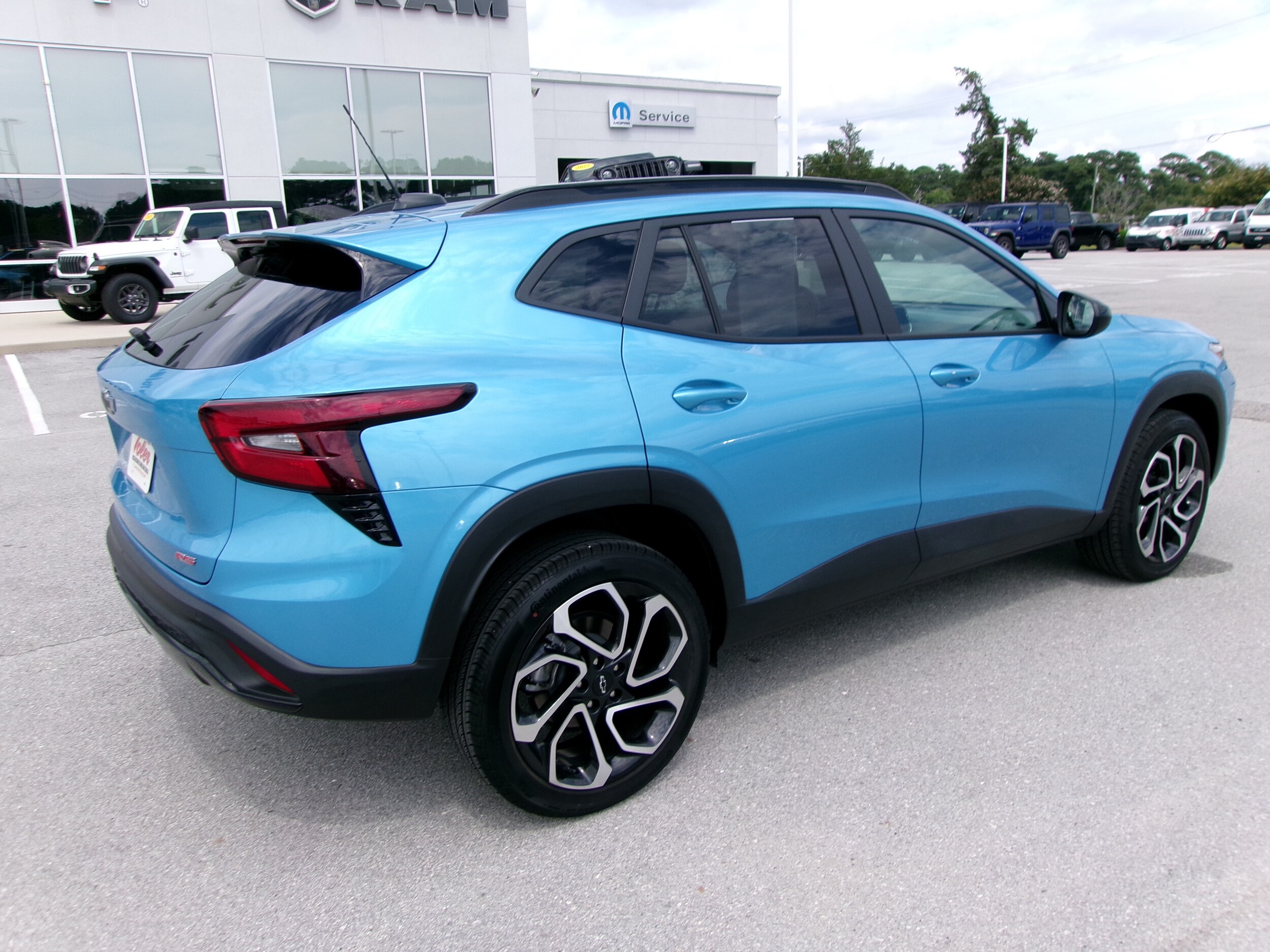 2025 Chevrolet Trax photo 3