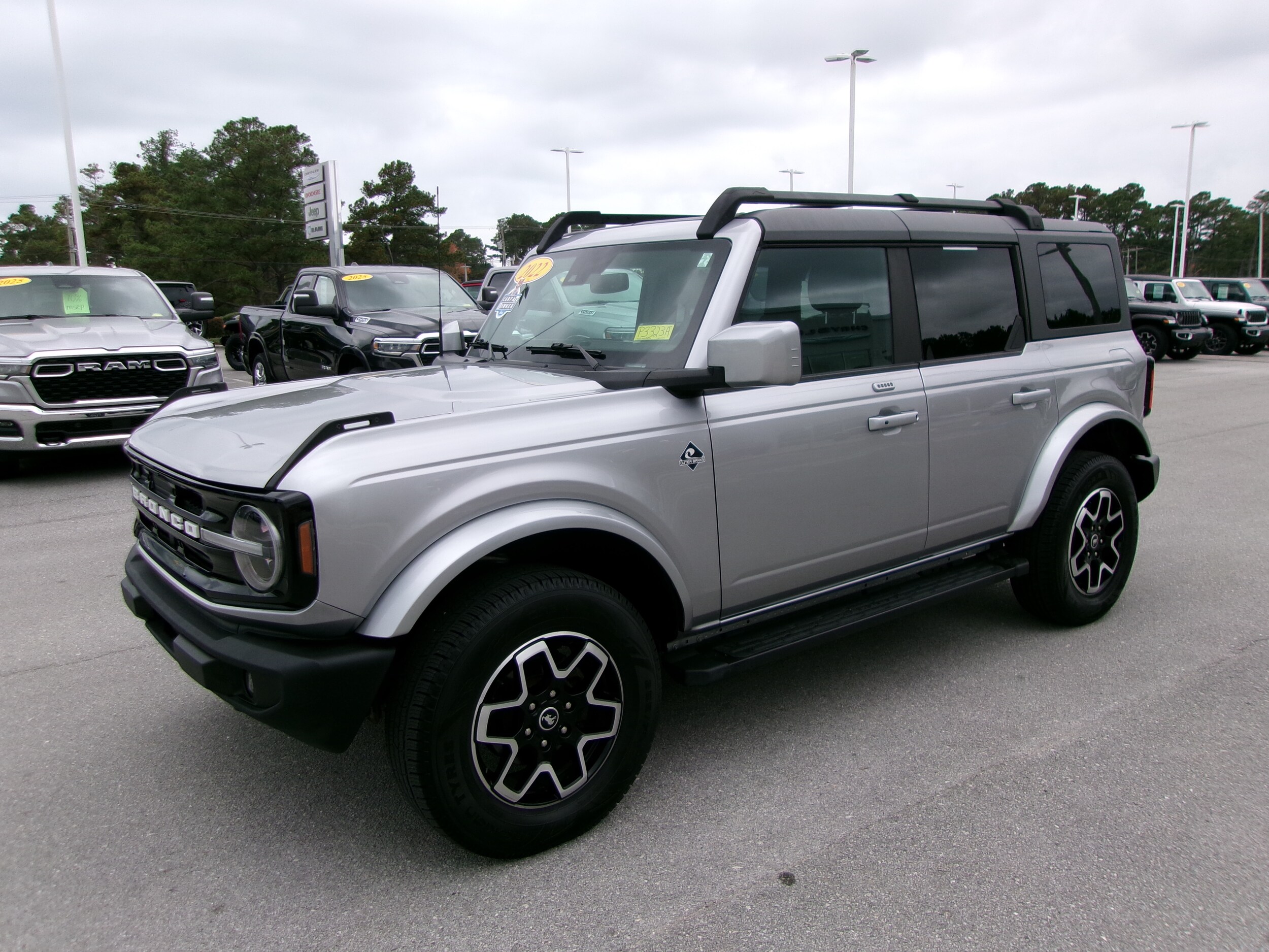 2022 Ford Bronco Outer Banks photo 2
