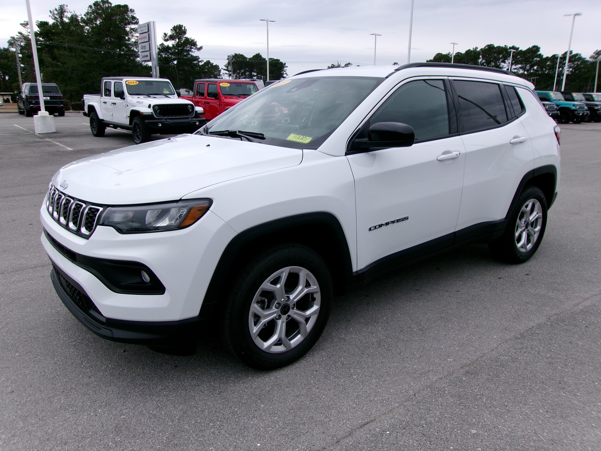 2025 Jeep Compass Latitude photo 2
