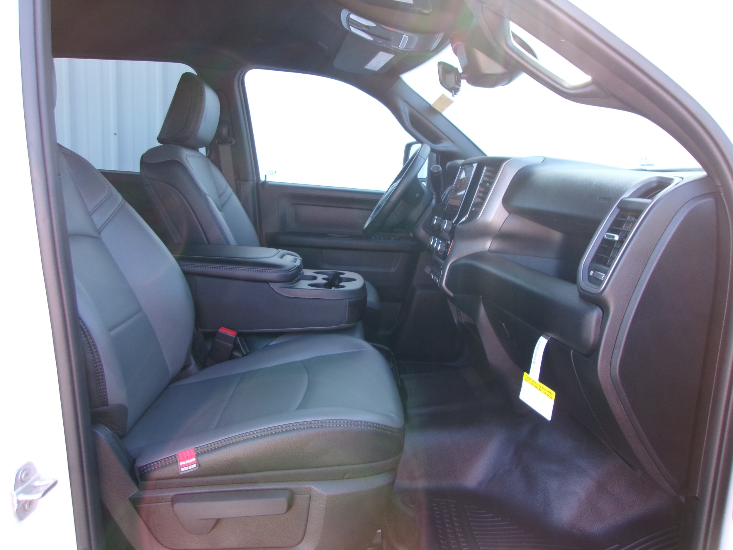 2025 RAM 3500 Tradesman - Photo 19