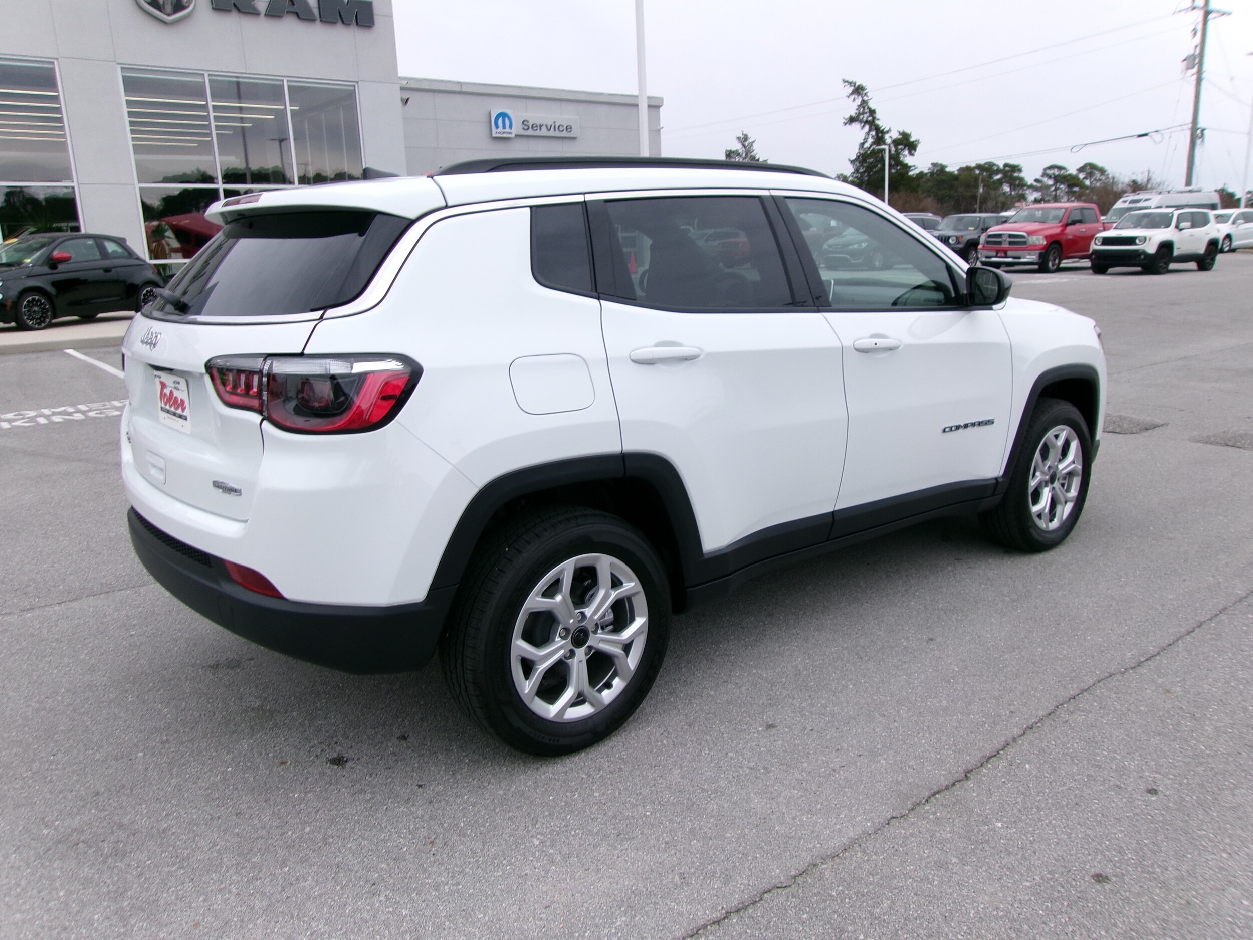 2025 Jeep Compass Latitude photo 4