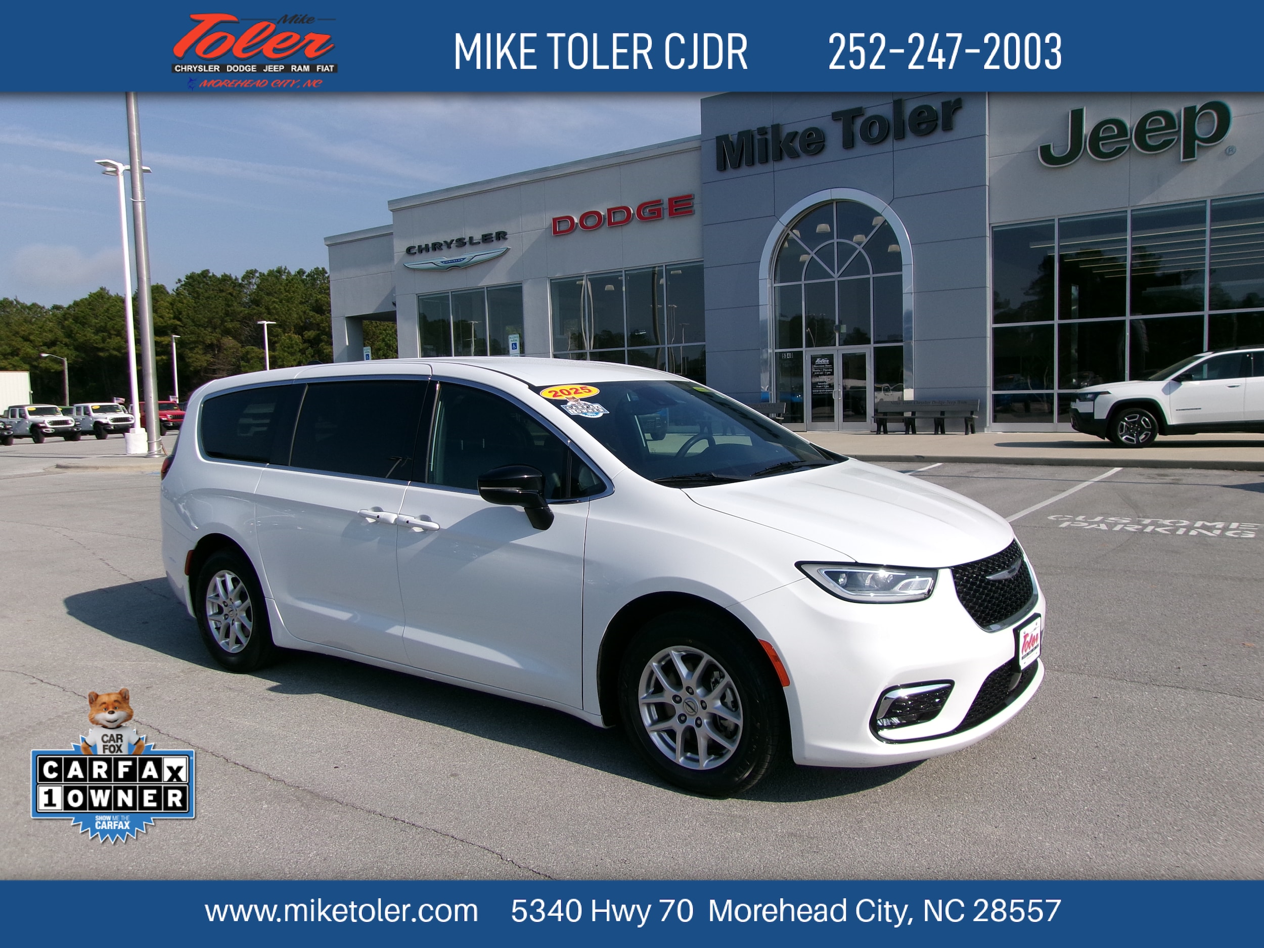 2025 Chrysler Pacifica Select's photo