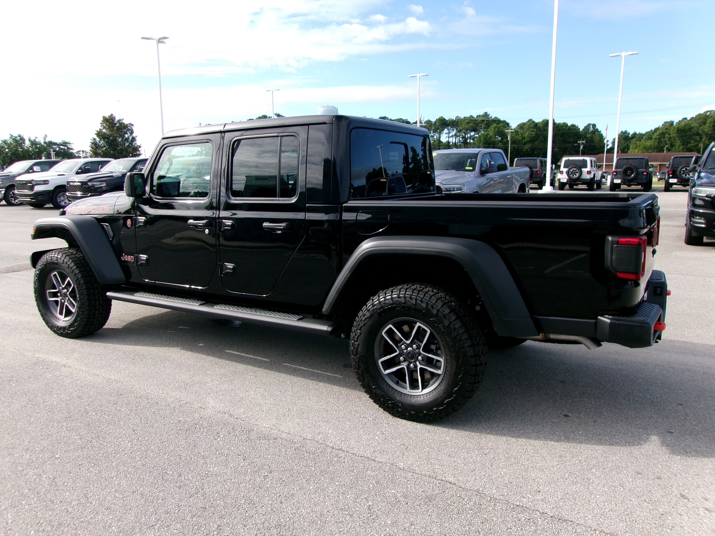 2025 Jeep Gladiator Mojave photo 3