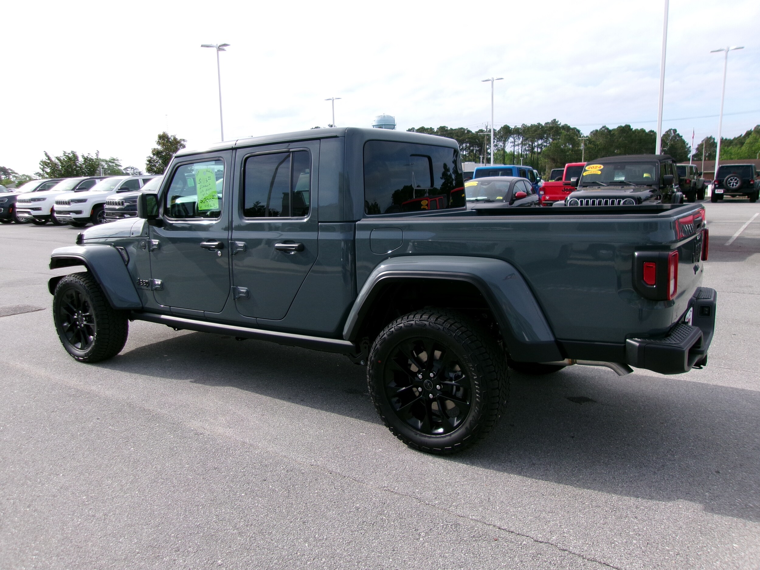 2025 Jeep Gladiator Sport photo 3