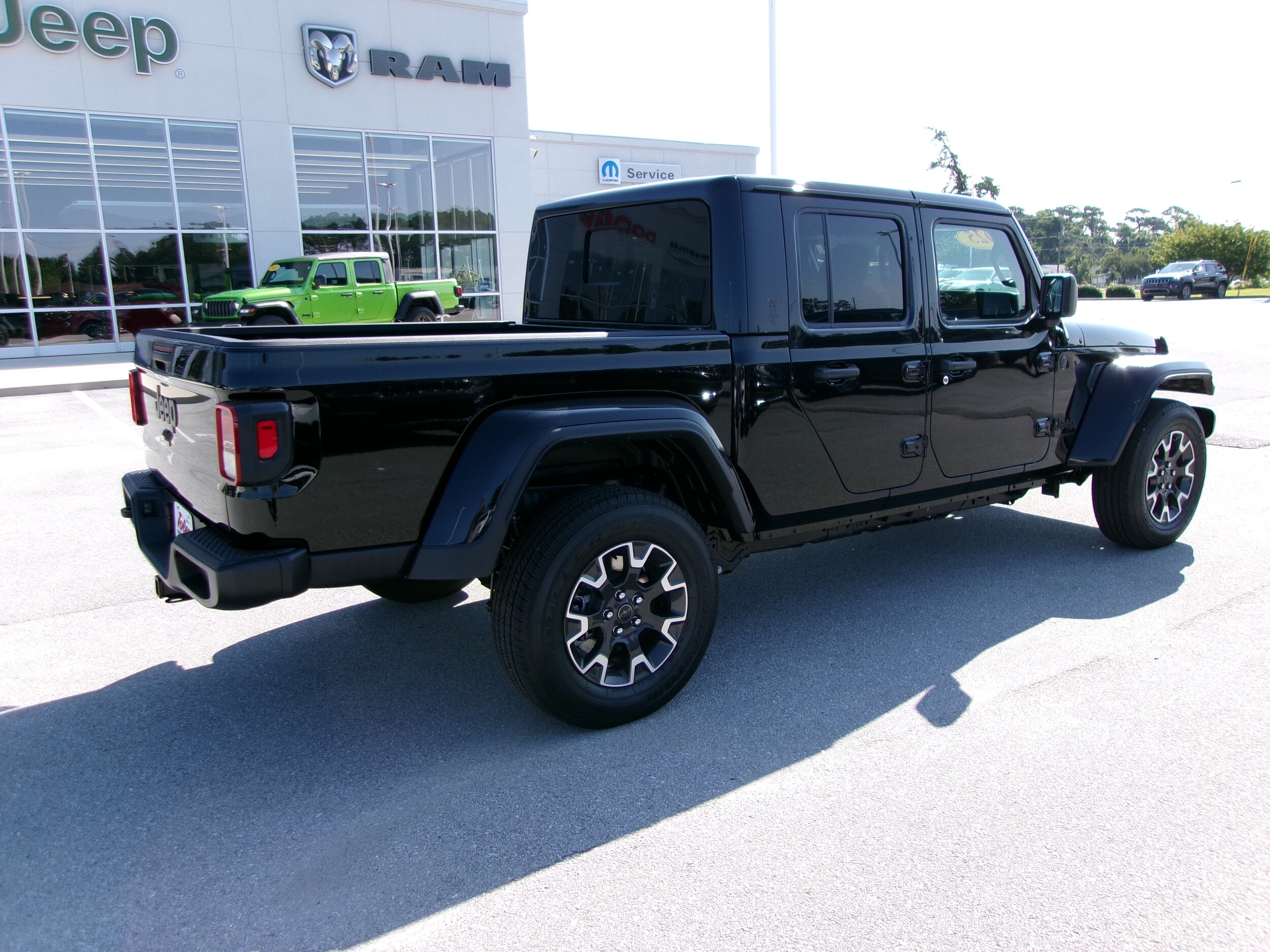 2025 Jeep Gladiator Sport S photo 4