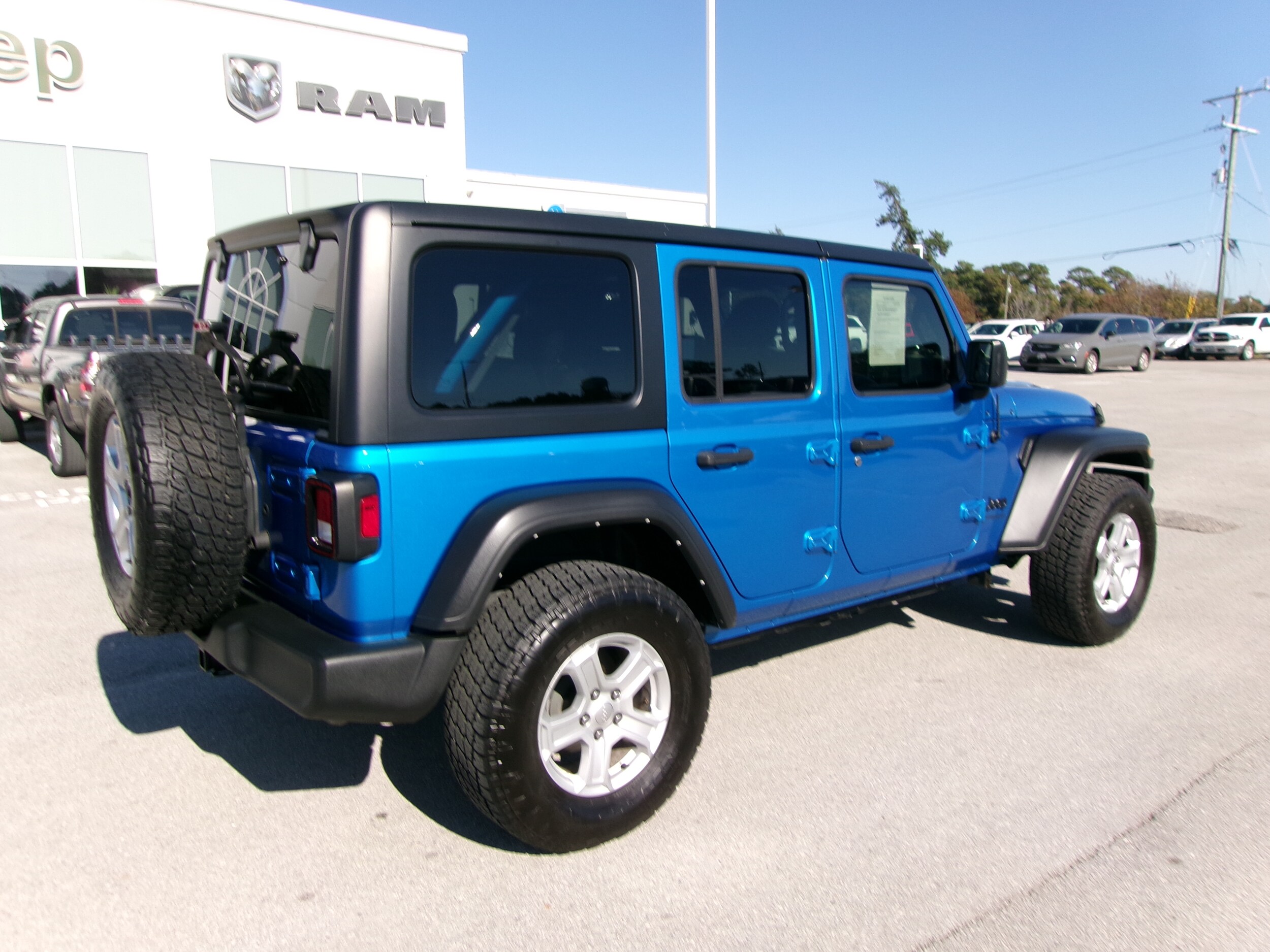 2022 Jeep Wrangler Unlimited Sport S photo 3