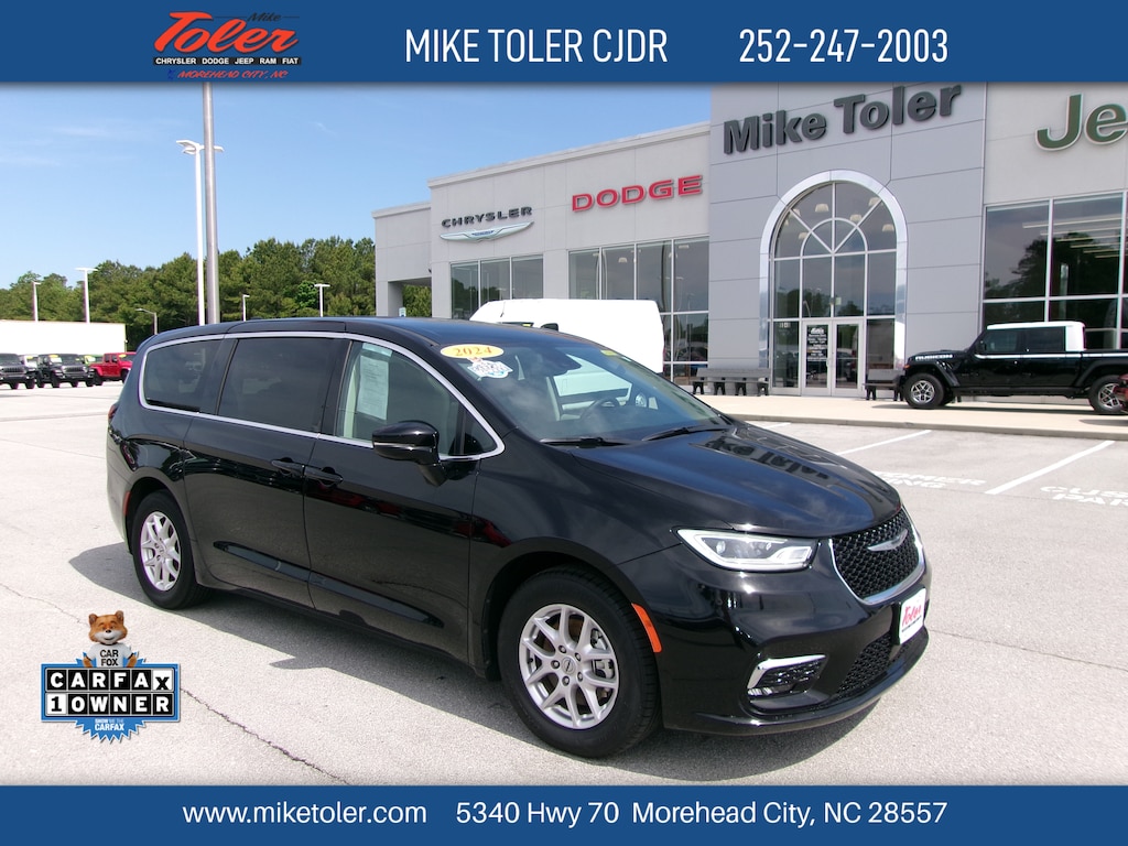 Used 2024 Chrysler Pacifica Touring L Minivan/Van