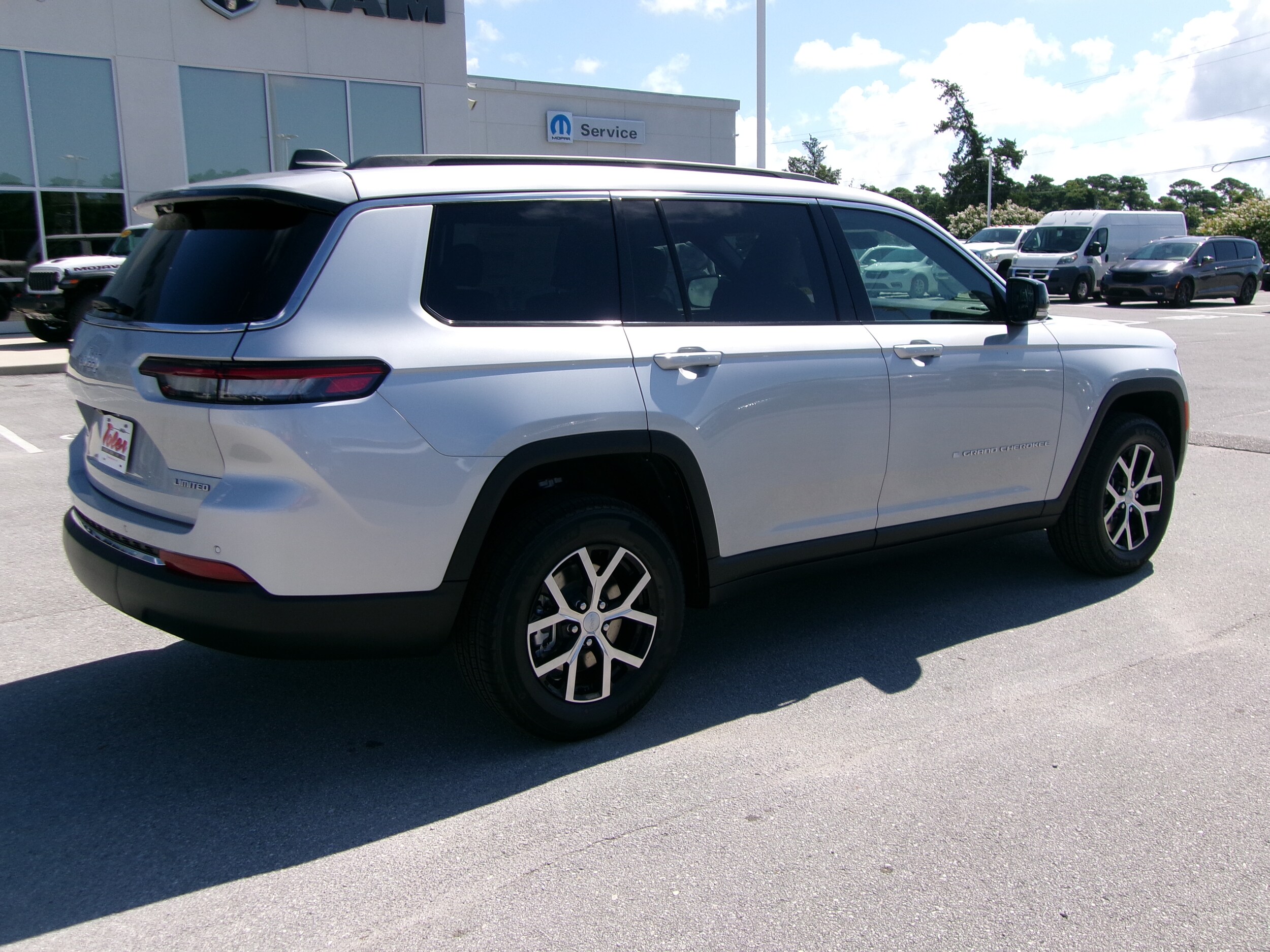 2025 Jeep Grand Cherokee Limited photo 4