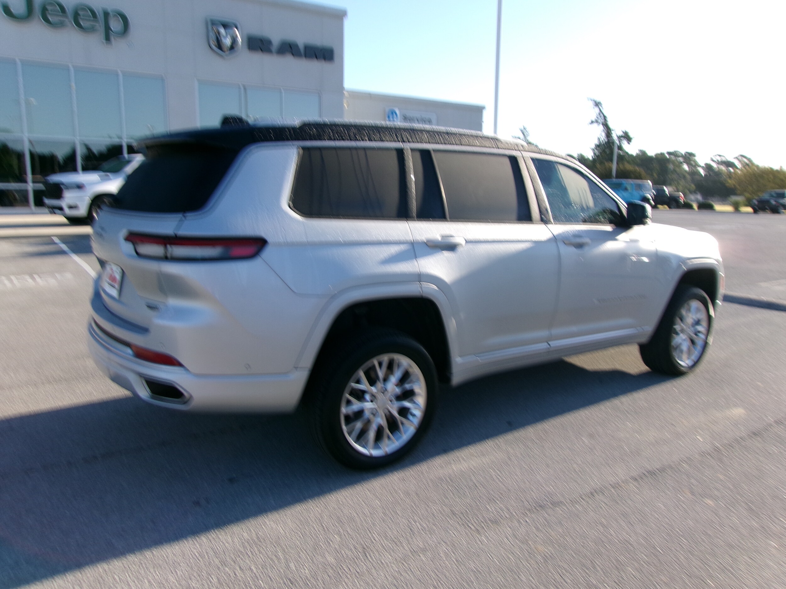 2021 Jeep Grand Cherokee L Summit photo 2