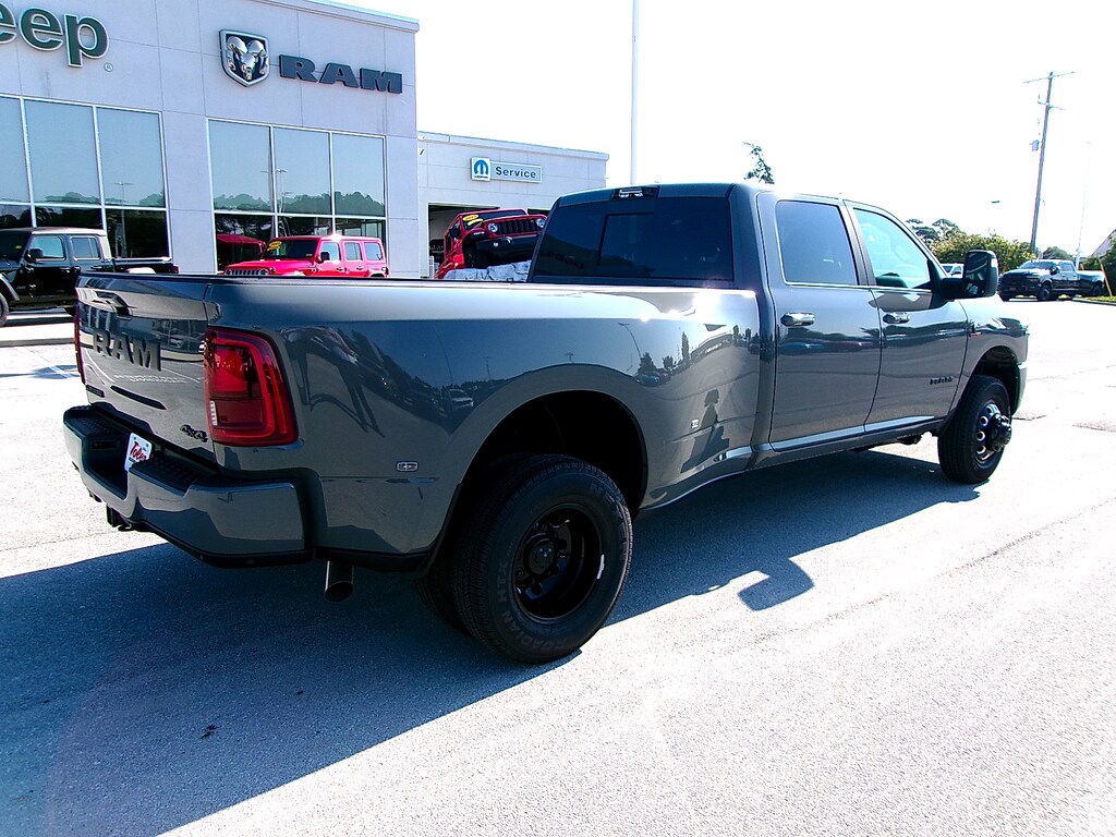 New 2026 Ram 3500 LARAMIE CREW CAB 4X4 8' BOX Pickup
