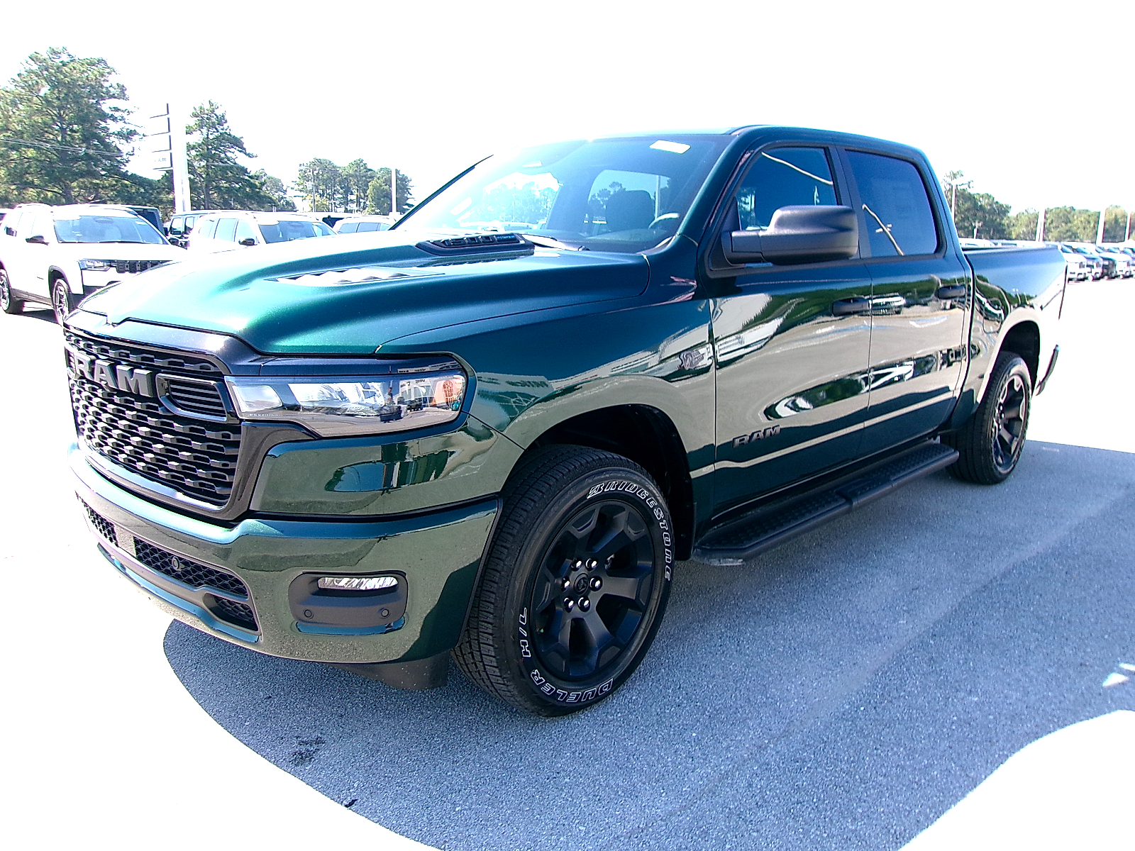 2027 Ram 1500 EXPRESS CREW CAB 4X4 5'7 BOX Pickup