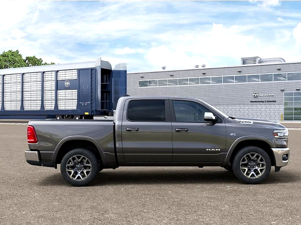 New 2026 Ram 1500 LARAMIE CREW CAB 4X4 5'7 BOX Pickup