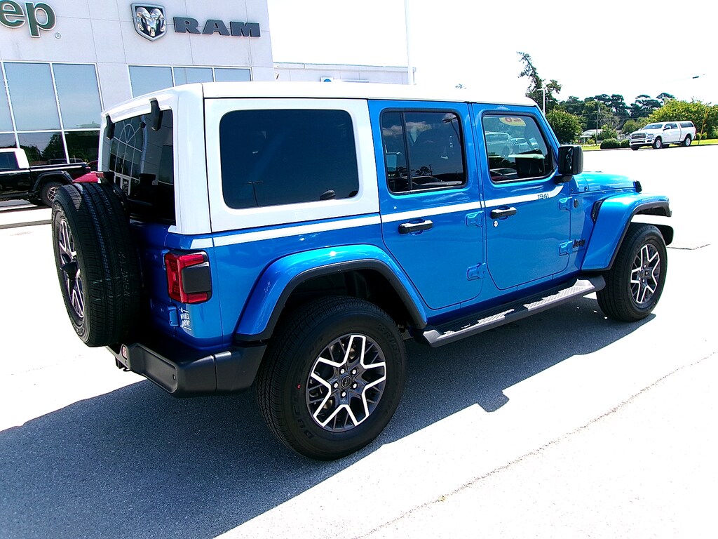 New 2026 Jeep Wrangler 4-DOOR SAHARA Sport Utility