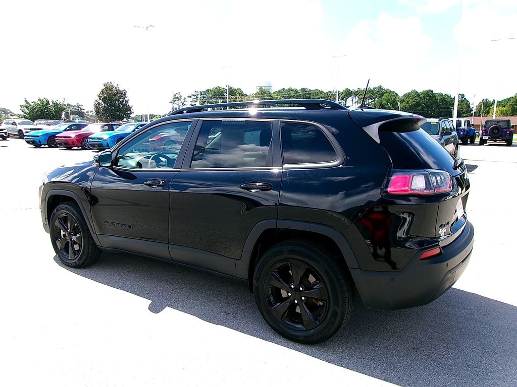 Used 2023 Jeep Cherokee Altitude SUV