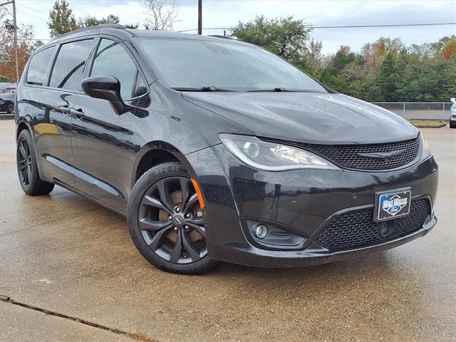 2019 Chrysler Pacifica Touring L Plus's photo