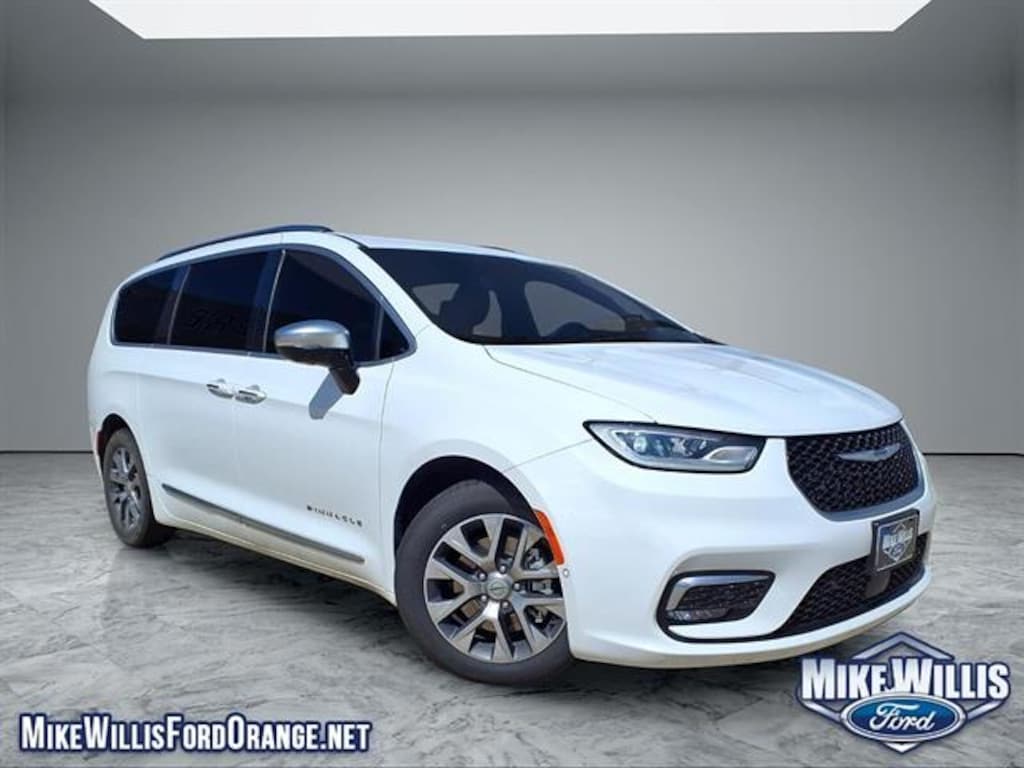 Used 2023 Chrysler Pacifica Pinnacle