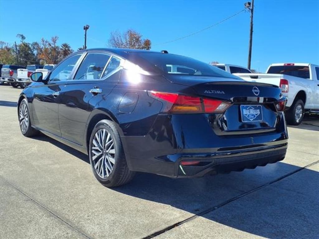 Used 2023 Nissan Altima 2.5 SV