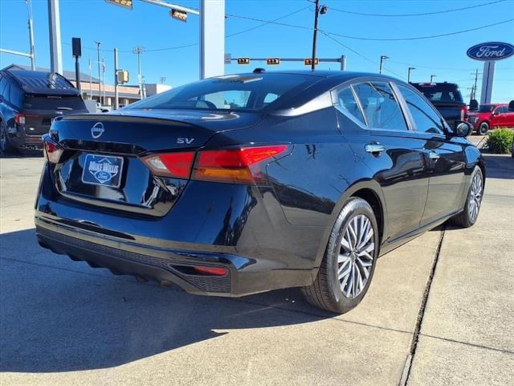 Used 2023 Nissan Altima 2.5 SV
