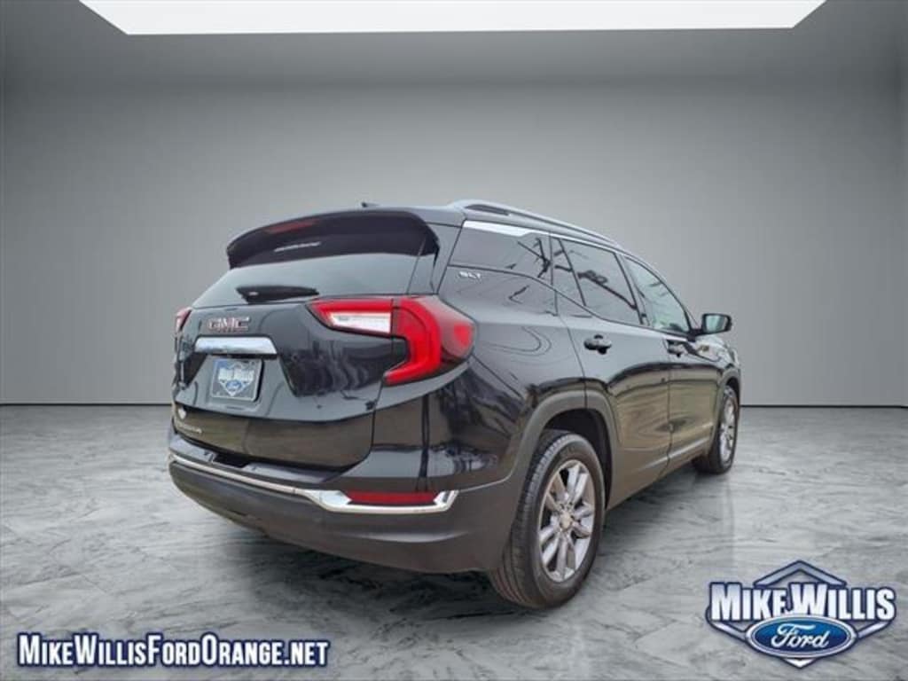 Used 2024 GMC Terrain SLT