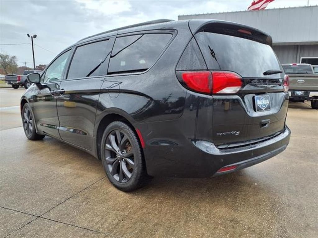 Used 2019 Chrysler Pacifica Touring L Plus