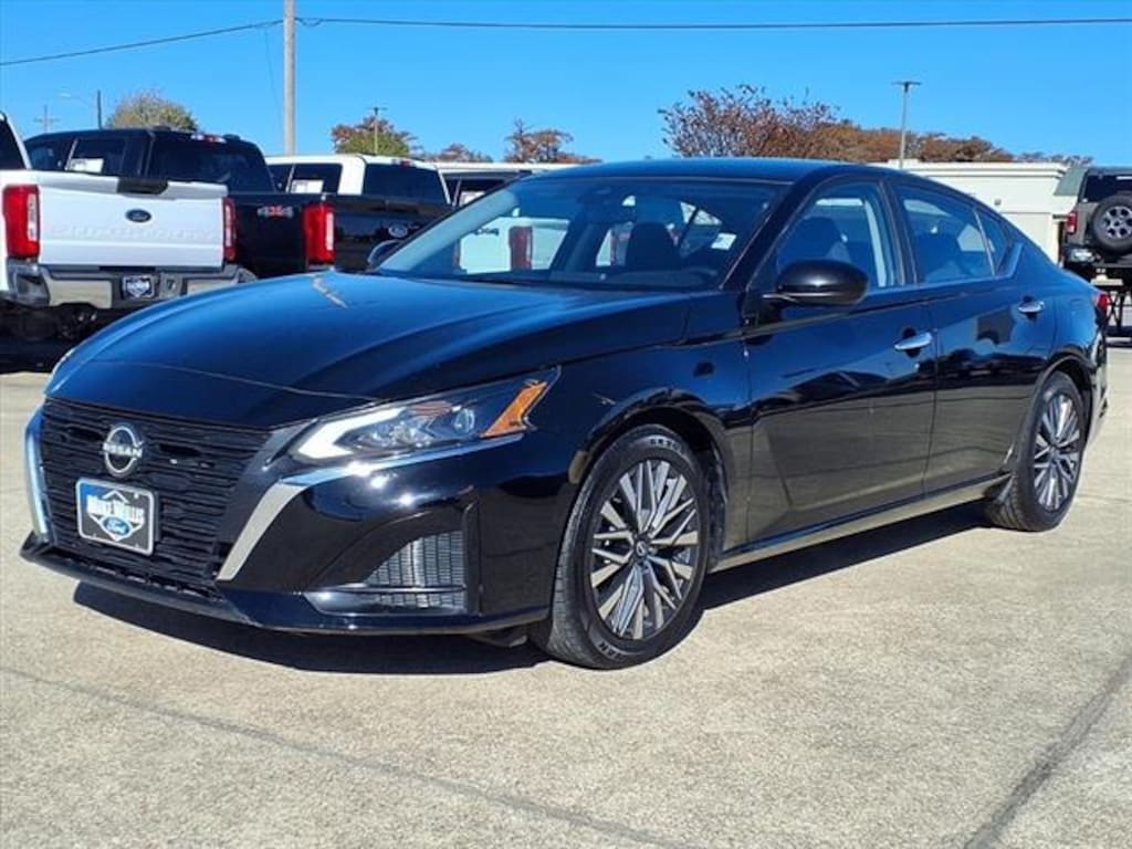 Used 2023 Nissan Altima 2.5 SV
