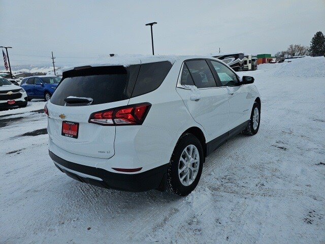 2023 Chevrolet Equinox LT photo 2