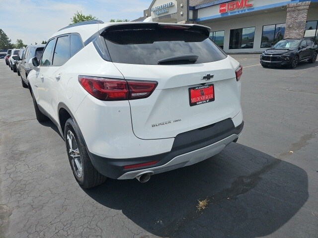 2023 Chevrolet Blazer 2LT photo 2