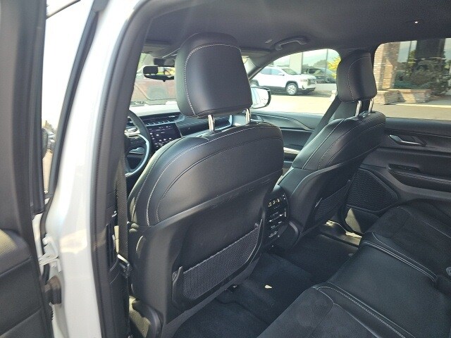 2024 Jeep Grand Cherokee Altitude photo 3
