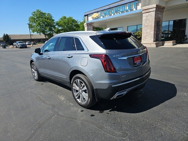 2022 Cadillac XT5 Platinum Premium Luxury photo 2