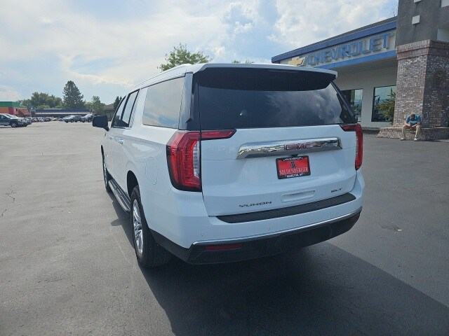 2022 Gmc Yukon XL SLT photo 3