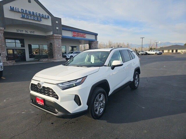 2024 Toyota RAV4 XLE photo 2